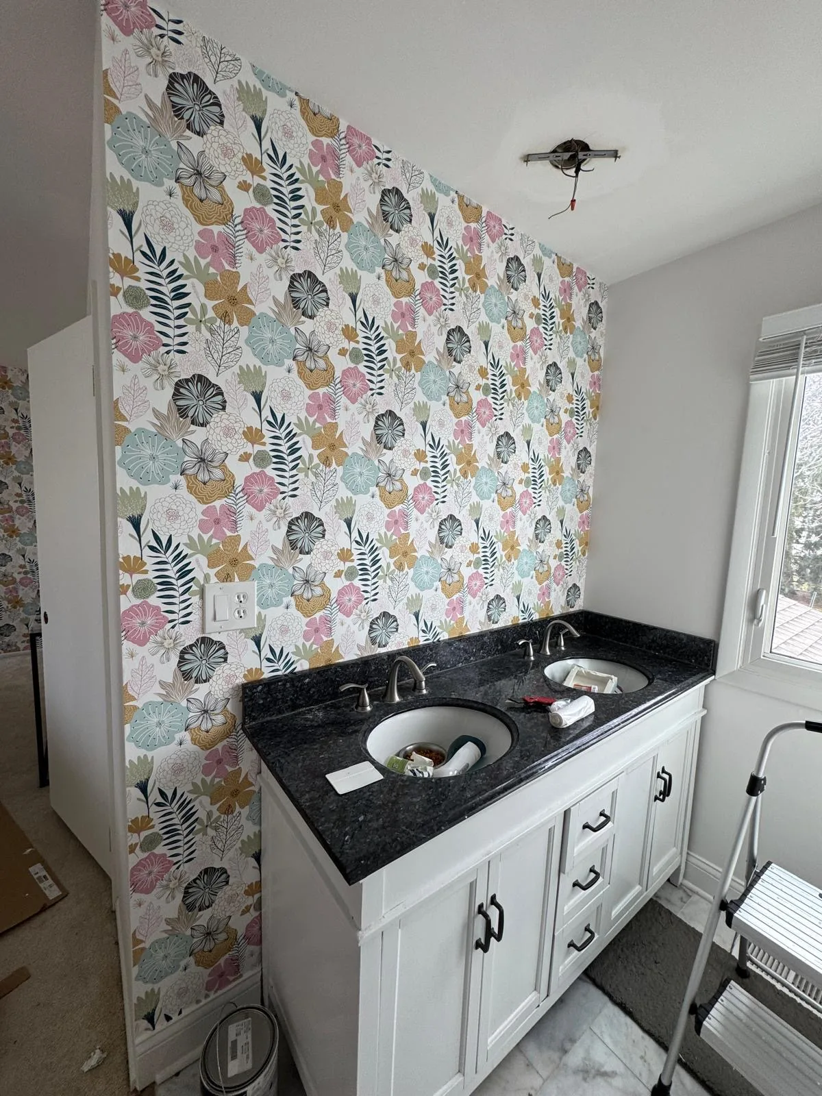 Floral wallpaper in bathroom